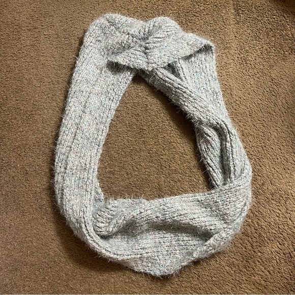 Women’s Fuzzy Infinity Loop Scarf - 32” X 12” - Gray - Picture 1 of 4